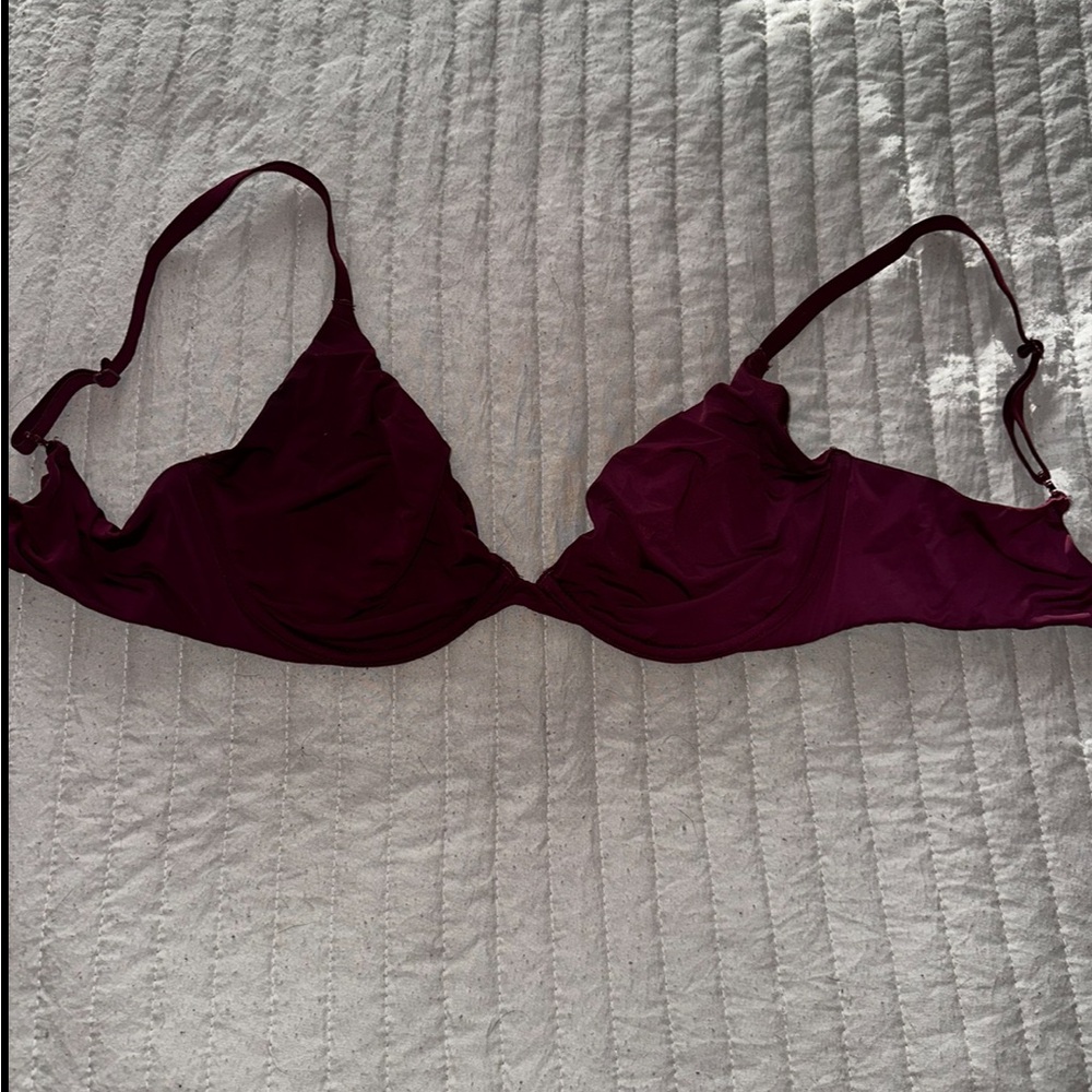 32DD Victoria Secret bra
